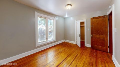 Tiny photo for 819 Geneva Avenue, Toledo, OH 43609 (MLS # 10000300)