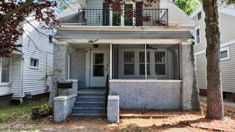 Photo of 819 Geneva Avenue, Toledo, OH 43609 (MLS # 10000300)
