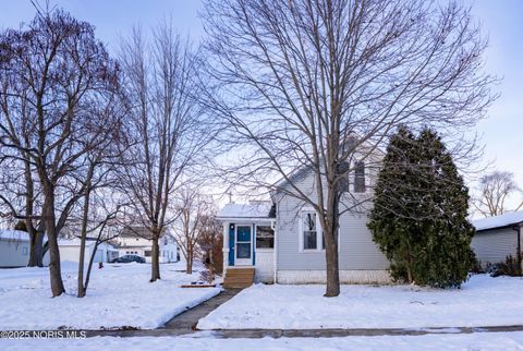 Photo of 262 E Broadway Avenue, Defiance, OH 43512 (MLS # 10002168)