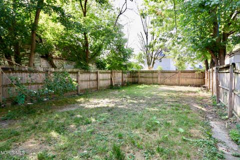 Tiny photo for 824 Clay Avenue, Toledo, OH 43608 (MLS # 10011097)
