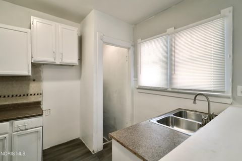 Tiny photo for 824 Clay Avenue, Toledo, OH 43608 (MLS # 10011097)