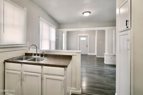 Tiny photo for 824 Clay Avenue, Toledo, OH 43608 (MLS # 10011097)