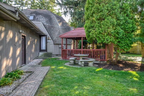 Tiny photo for 624 Marilyn Drive, Rossford, OH 43460 (MLS # 10013479)