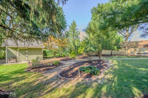 Tiny photo for 624 Marilyn Drive, Rossford, OH 43460 (MLS # 10013479)