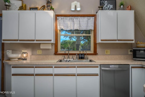 Tiny photo for 624 Marilyn Drive, Rossford, OH 43460 (MLS # 10013479)