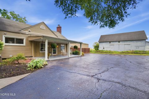 Tiny photo for 24870 W River Road, Perrysburg, OH 43551 (MLS # 10009564)