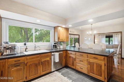 Tiny photo for 24870 W River Road, Perrysburg, OH 43551 (MLS # 10009564)