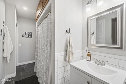Tiny photo for 24870 W River Road, Perrysburg, OH 43551 (MLS # 10009564)
