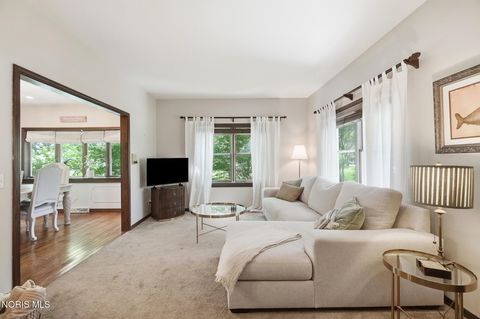 Tiny photo for 24870 W River Road, Perrysburg, OH 43551 (MLS # 10009564)