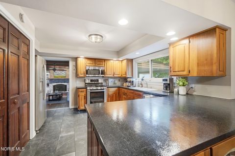 Tiny photo for 24870 W River Road, Perrysburg, OH 43551 (MLS # 10009564)