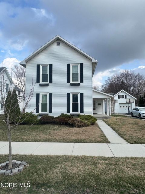 Photo of 235 S Maple Street, Bowling Green, OH 43402 (MLS # 10005104)