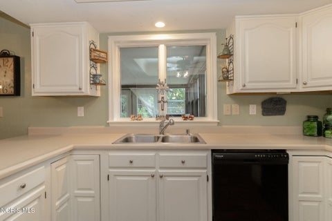 Tiny photo for 810 Olyander Road, Holland, OH 43528 (MLS # 10011921)