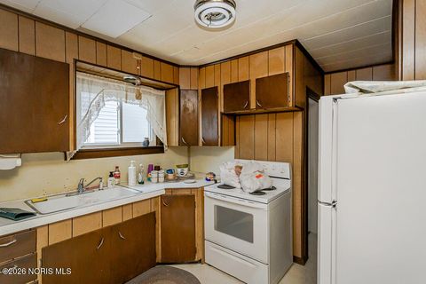 Tiny photo for 4156 Harris Street, Toledo, OH 43613 (MLS # 10003419)