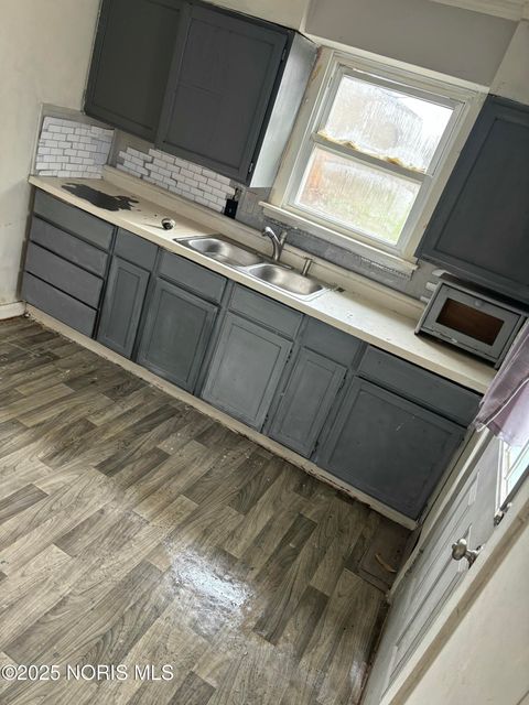 Tiny photo for 2433 Paradise Avenue, Toledo, OH 43613 (MLS # 10004715)