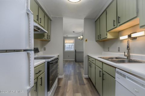 Tiny photo for 160 Quail Road #28, Perrysburg, OH 43551 (MLS # 10004158)