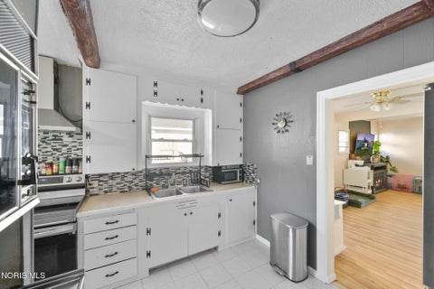 Tiny photo for 2556 Elsie Avenue, Toledo, OH 43613 (MLS # 10012689)