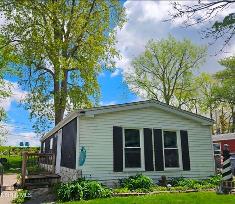 Photo of 6060 326th Street, Toledo, OH 43611 (MLS # 10007139)