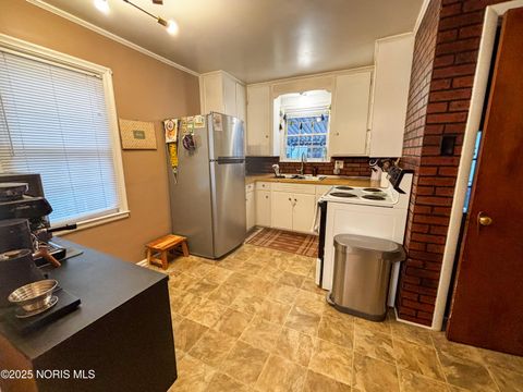 Tiny photo for 3856 Wallwerth Drive, Toledo, OH 43612 (MLS # 10002200)