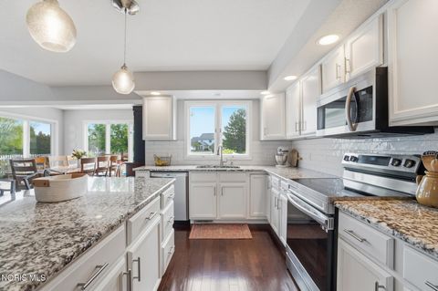 Tiny photo for 319 Valley Lane, Perrysburg, OH 43551 (MLS # 10007244)