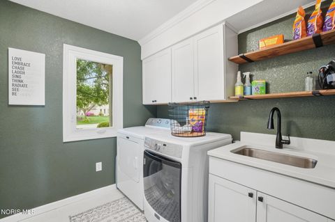 Tiny photo for 319 Valley Lane, Perrysburg, OH 43551 (MLS # 10007244)