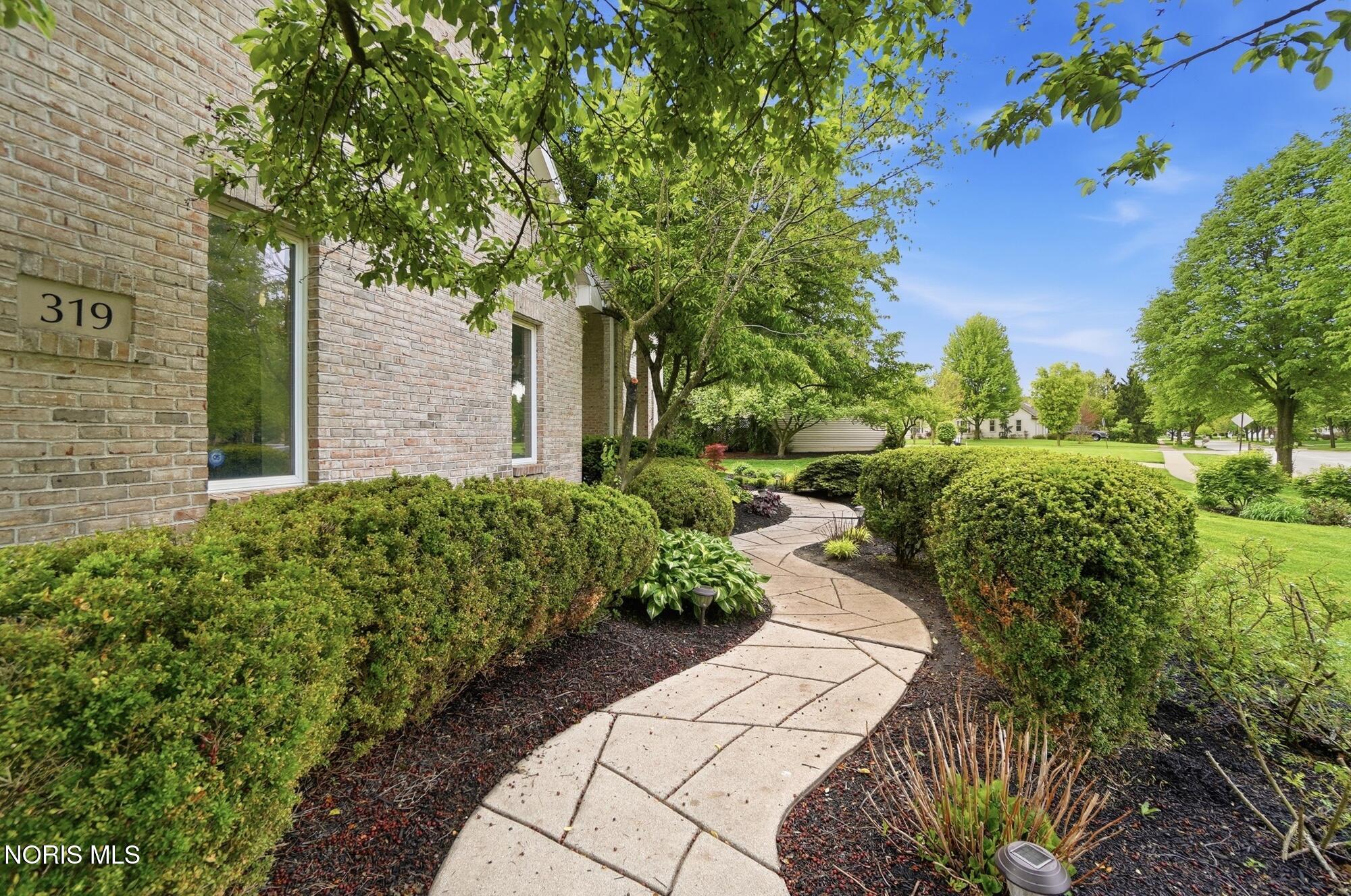 319 Valley Lane
