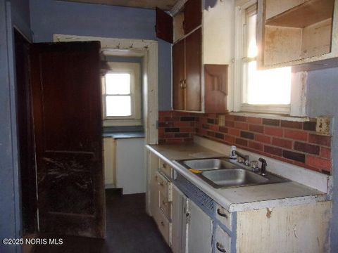 Tiny photo for 604 S Union Street, Fostoria, OH 44830 (MLS # 10002064)