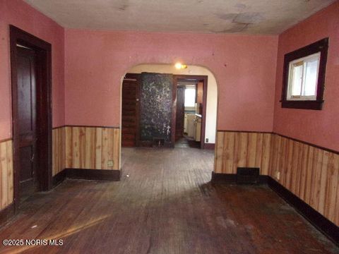 Tiny photo for 604 S Union Street, Fostoria, OH 44830 (MLS # 10002064)