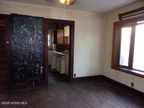 Tiny photo for 604 S Union Street, Fostoria, OH 44830 (MLS # 10002064)