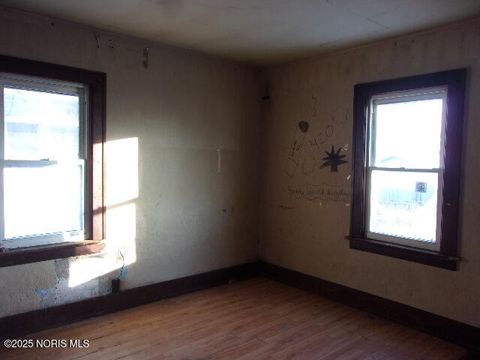 Tiny photo for 604 S Union Street, Fostoria, OH 44830 (MLS # 10002064)