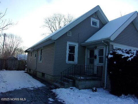 Tiny photo for 604 S Union Street, Fostoria, OH 44830 (MLS # 10002064)