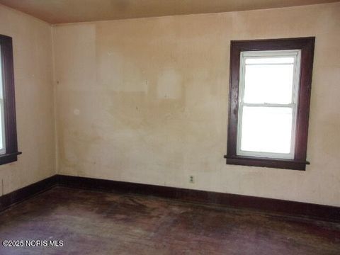 Tiny photo for 604 S Union Street, Fostoria, OH 44830 (MLS # 10002064)