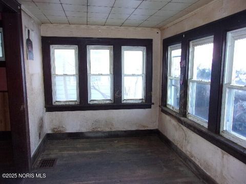 Tiny photo for 604 S Union Street, Fostoria, OH 44830 (MLS # 10002064)