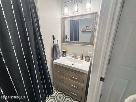 Tiny photo for 25 Taylor Road, Oregon, OH 43616 (MLS # 10000786)