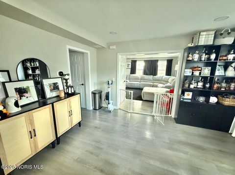 Tiny photo for 25 Taylor Road, Oregon, OH 43616 (MLS # 10000786)