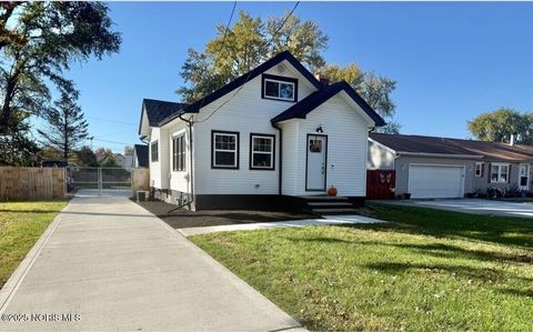 Tiny photo for 25 Taylor Road, Oregon, OH 43616 (MLS # 10000786)