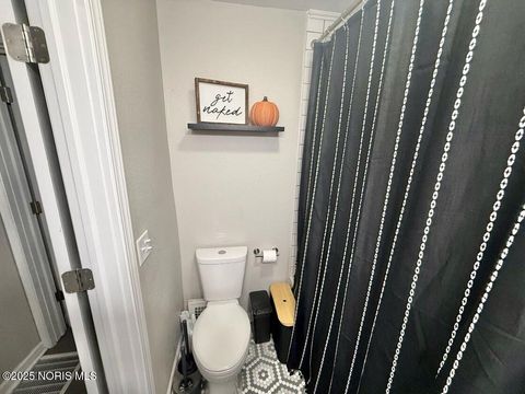 Tiny photo for 25 Taylor Road, Oregon, OH 43616 (MLS # 10000786)