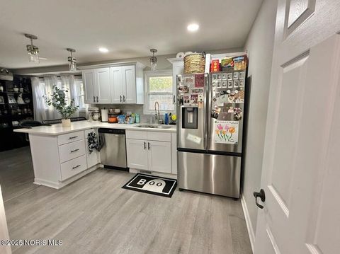 Tiny photo for 25 Taylor Road, Oregon, OH 43616 (MLS # 10000786)