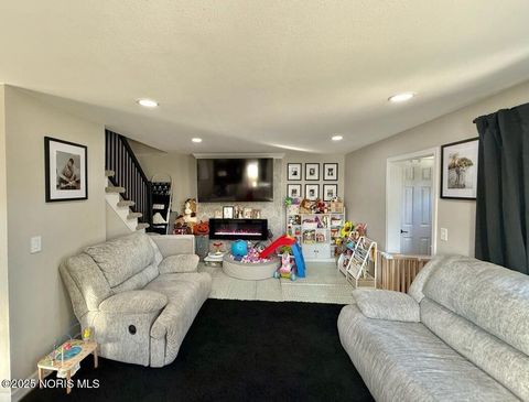 Tiny photo for 25 Taylor Road, Oregon, OH 43616 (MLS # 10000786)