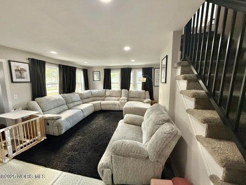 Tiny photo for 25 Taylor Road, Oregon, OH 43616 (MLS # 10000786)