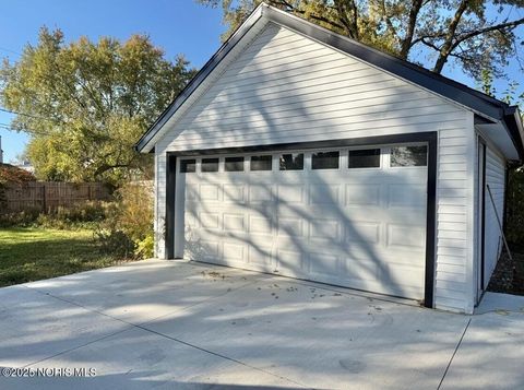 Tiny photo for 25 Taylor Road, Oregon, OH 43616 (MLS # 10000786)