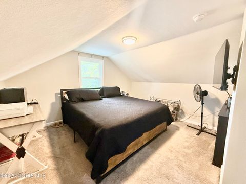 Tiny photo for 25 Taylor Road, Oregon, OH 43616 (MLS # 10000786)