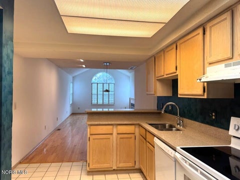 Tiny photo for 93 Stonegate Circle, Bowling Green, OH 43402 (MLS # 10014770)