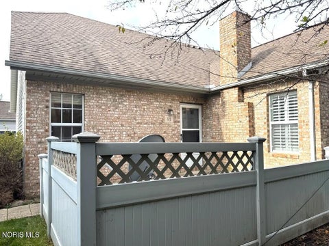 Tiny photo for 93 Stonegate Circle, Bowling Green, OH 43402 (MLS # 10014770)