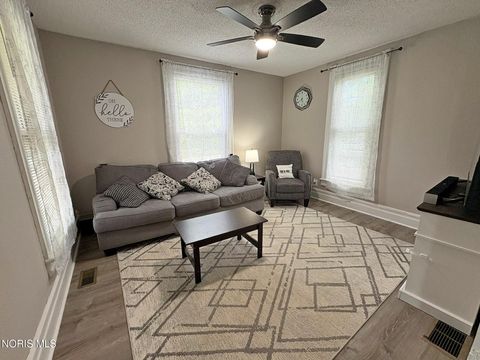 Tiny photo for 310 Buttonwood Avenue, Bowling Green, OH 43402 (MLS # 10007894)