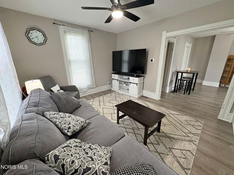Tiny photo for 310 Buttonwood Avenue, Bowling Green, OH 43402 (MLS # 10007894)