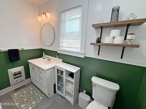 Tiny photo for 310 Buttonwood Avenue, Bowling Green, OH 43402 (MLS # 10007894)
