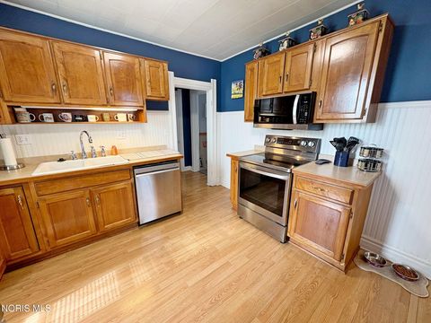 Tiny photo for 310 Buttonwood Avenue, Bowling Green, OH 43402 (MLS # 10007894)