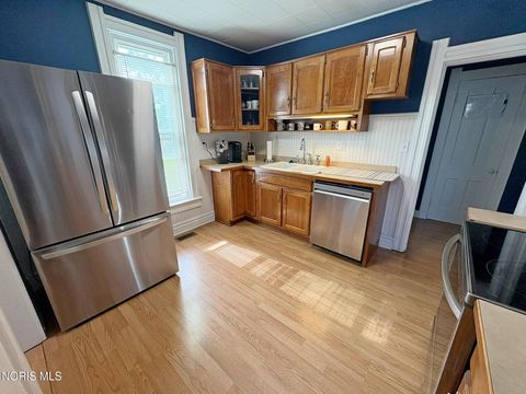 Tiny photo for 310 Buttonwood Avenue, Bowling Green, OH 43402 (MLS # 10007894)