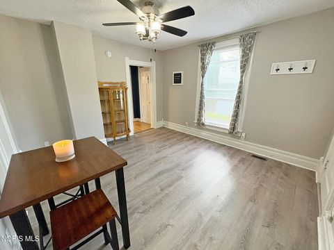 Tiny photo for 310 Buttonwood Avenue, Bowling Green, OH 43402 (MLS # 10007894)