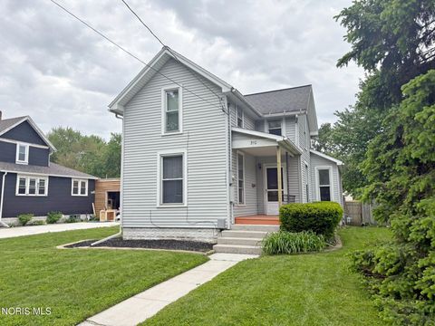 Photo of 310 Buttonwood Avenue, Bowling Green, OH 43402 (MLS # 10007894)